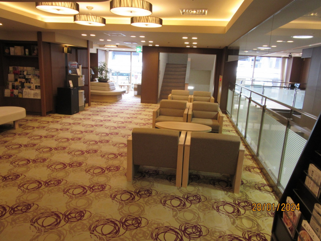 ロビーは広い。