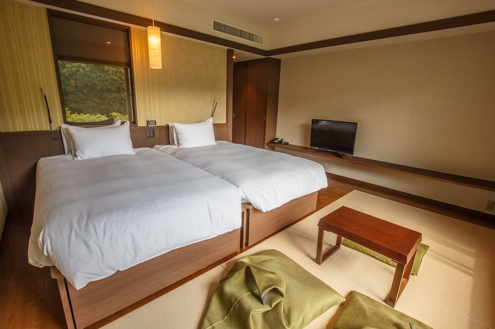 本館 温泉風呂付プレミアルーム 和洋室(2)