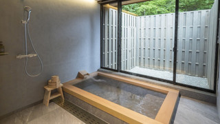 [2024年Newオープン] プライベート木立温泉&専用庭苑付き 一棟貸しスイートヴィラ 禁煙 [いぶき] (2ベッド)