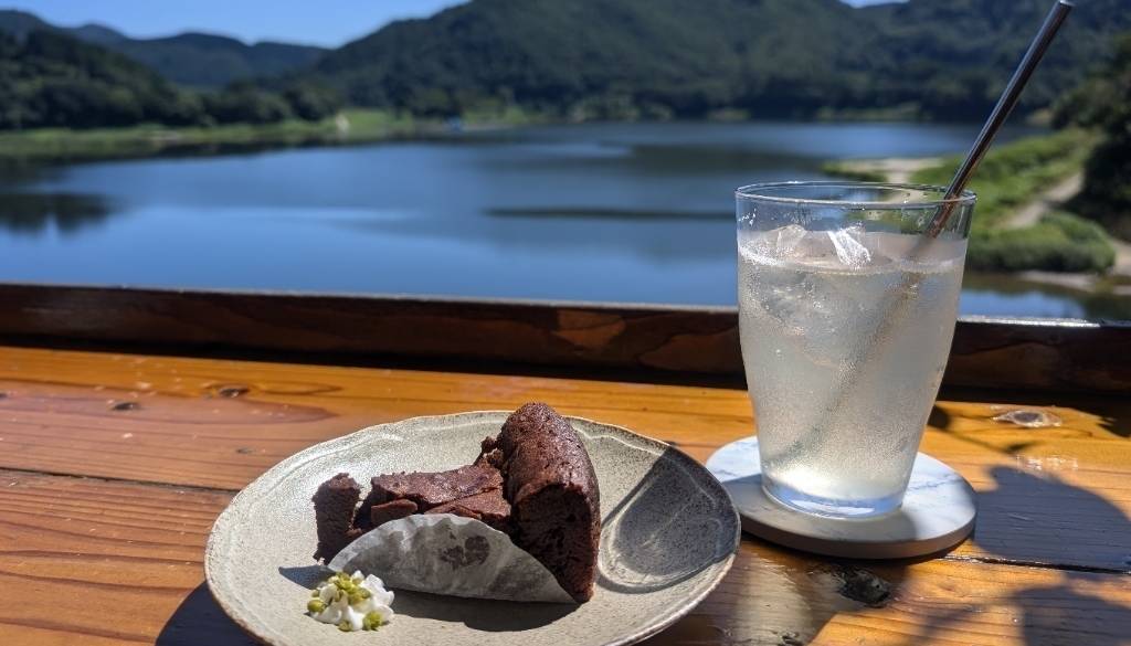 錦秋湖を見ながらカフェタイム / 4