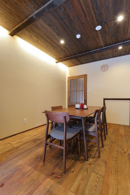 客室内のダイニングエリア