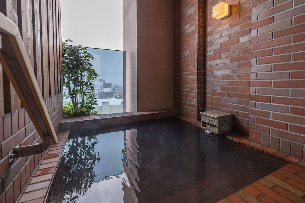 無料貸切風呂／昼の煉瓦風呂