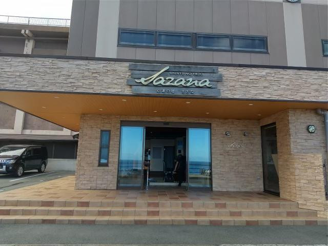 モダンで落ち着いた雰囲気のエントランス / 1