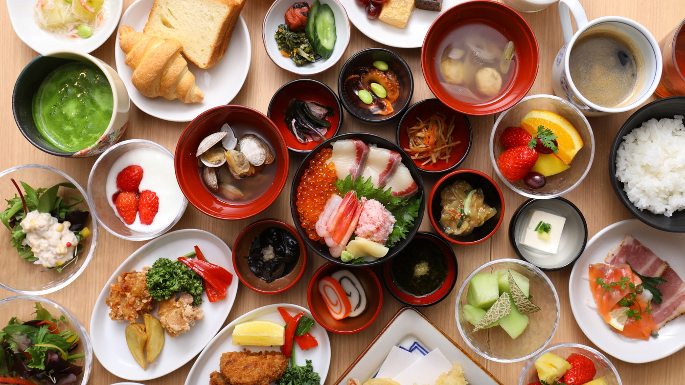 ご当地グルメを満喫する朝食バイキング3415943
