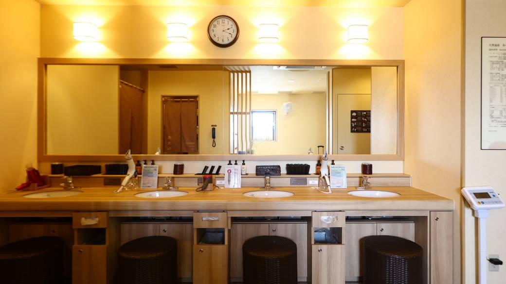 女性大浴場　脱衣所 / 3