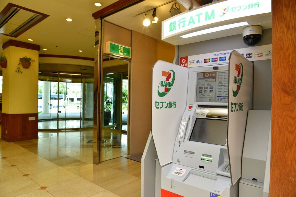 敷地内の ATM