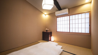 町屋　（ベッド + 布団）