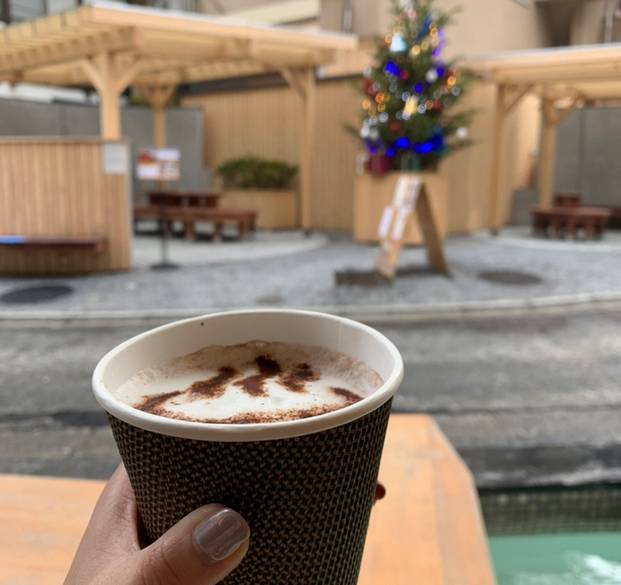 草津に到着したら
まず「湯川​テラス」へ / 2