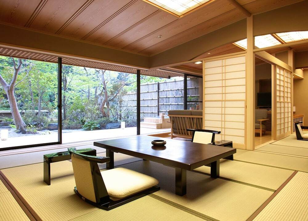 庭園露天風呂付特別室①