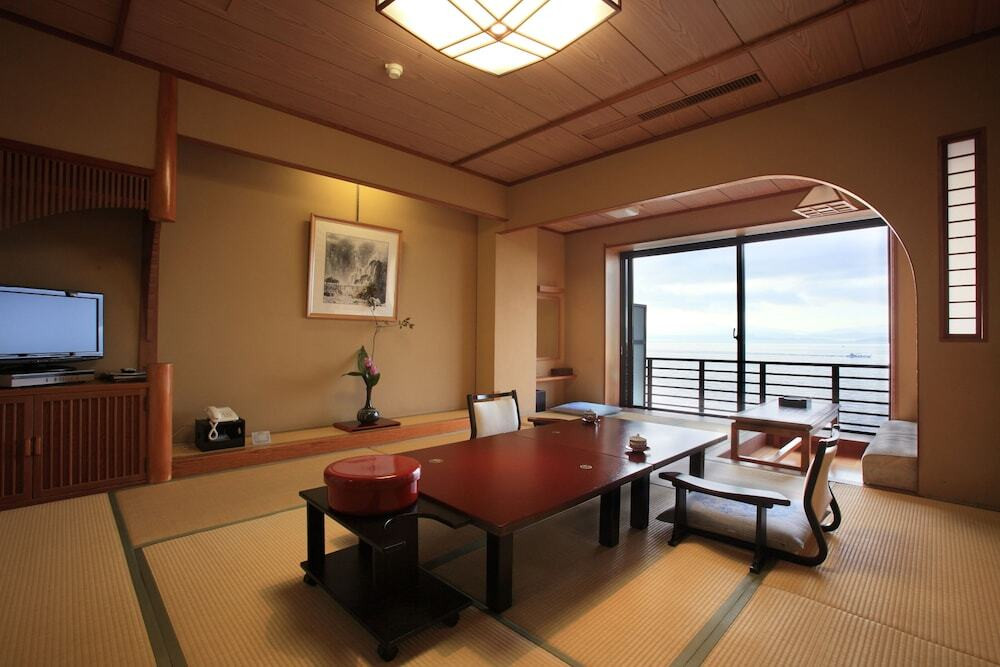 ホテルで湯巡りと砂むし温泉を体験。夜は四季折々の味覚に舌鼓3490019