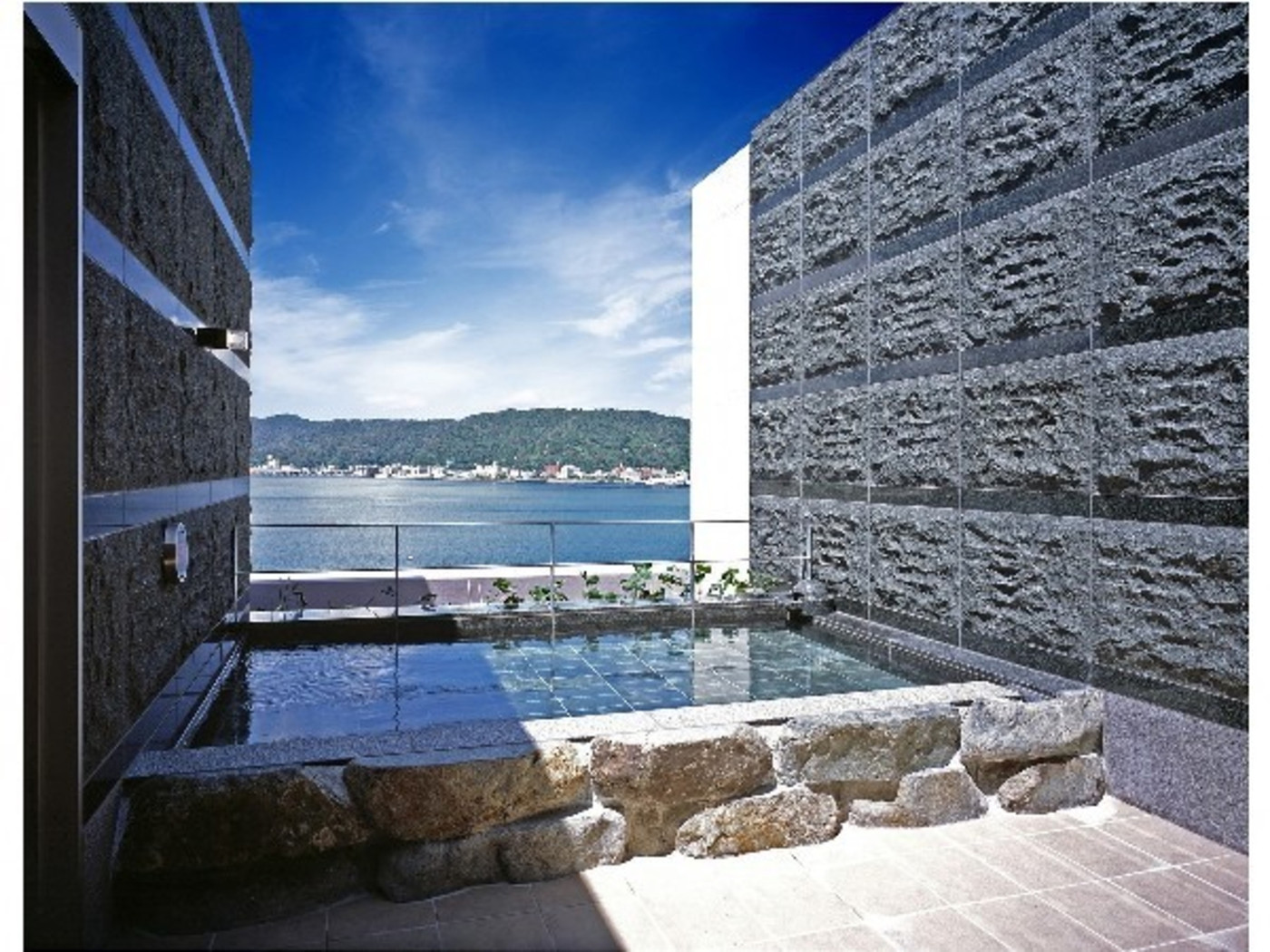 四方を海に囲まれた静かな時間を過ごせるホテル3654317