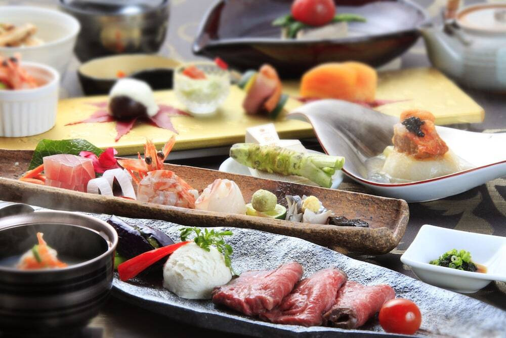 海を眺める露天風呂で癒されて。目にも美しい創作料理が自慢の宿4051343