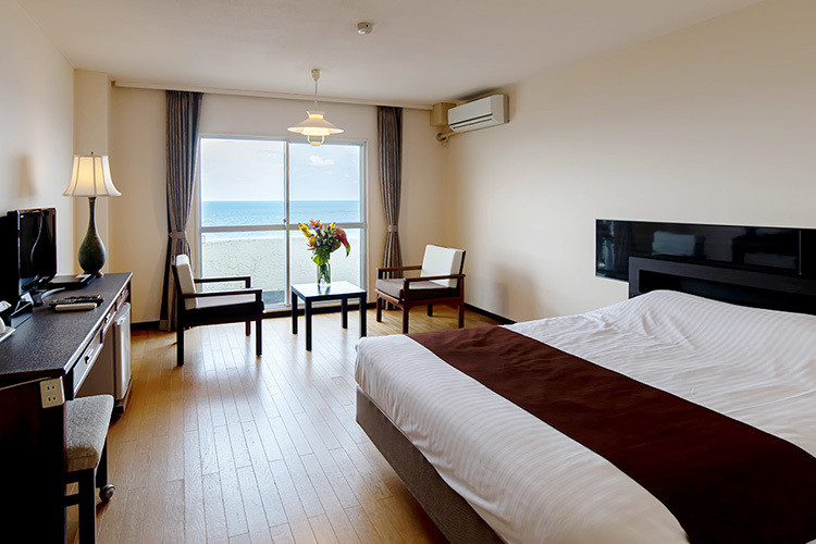 13. 海や星空に酔いしれて。展望風呂も魅力の「リードパークリゾート八丈島」4255655