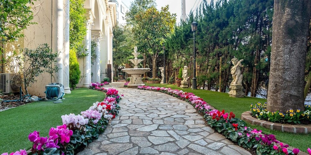 緑豊かなガーデンで記念撮影を3480365