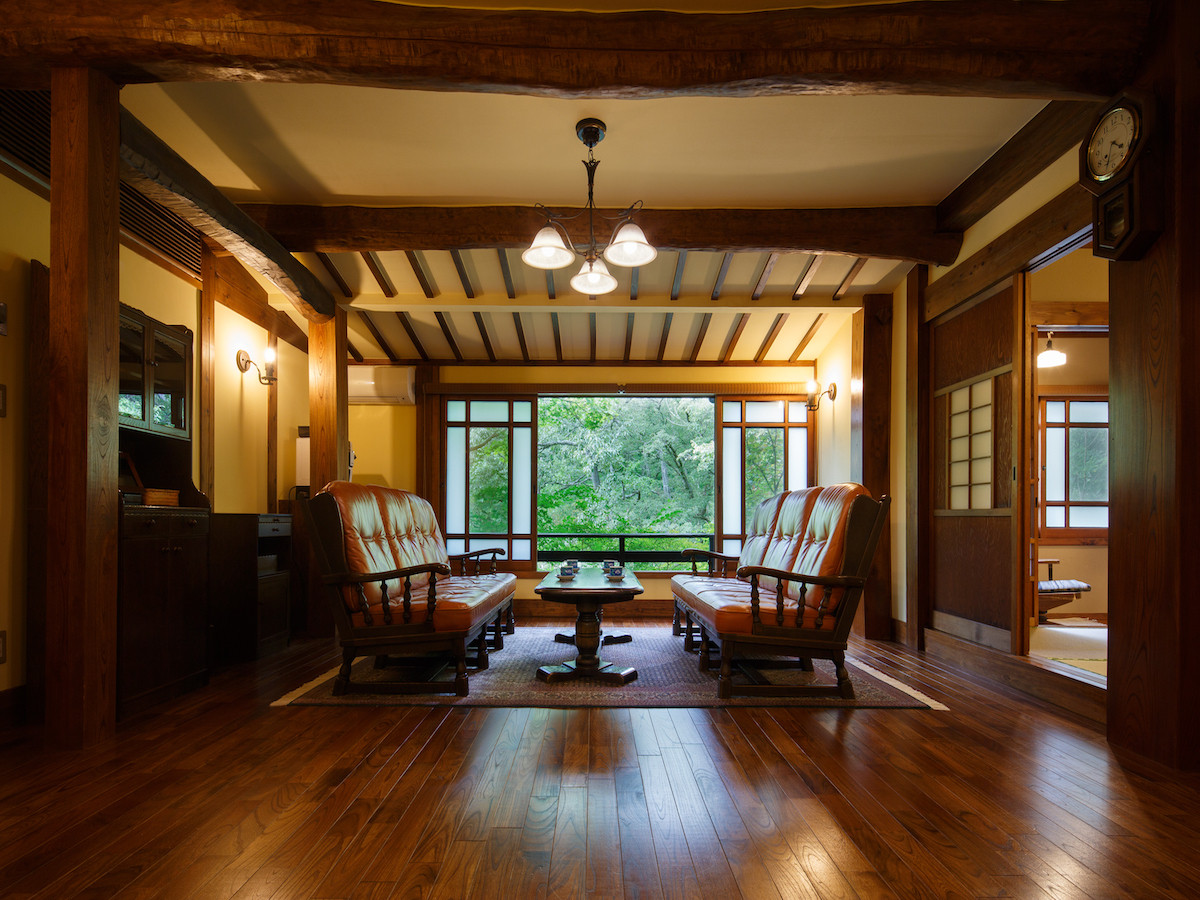 野性味あふれる露天風呂で非日常を味わって3521836