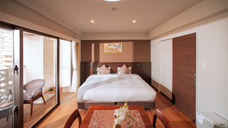 ダブルルーム キングベッド 1 台 禁煙 ペットの受け入れ不可(10階) パーシャル オーシャン ビュー