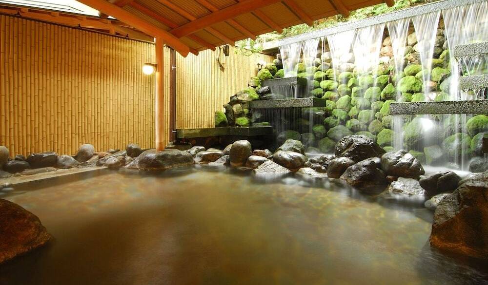 文字通りの温泉三昧
夜景の見える足湯も / 2