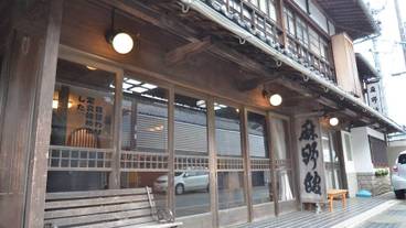 施設の入り口 / 8