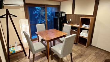 客室内のダイニングエリア / 12
