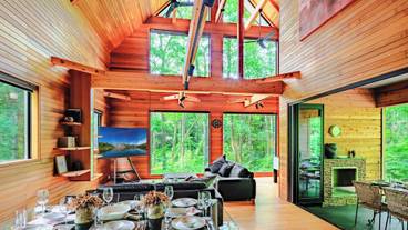 客室内のダイニングエリア / 28