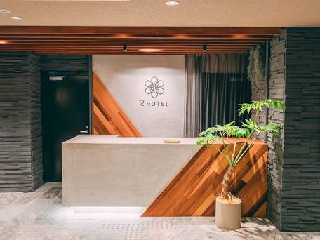 R Hotel Honmachi / 2