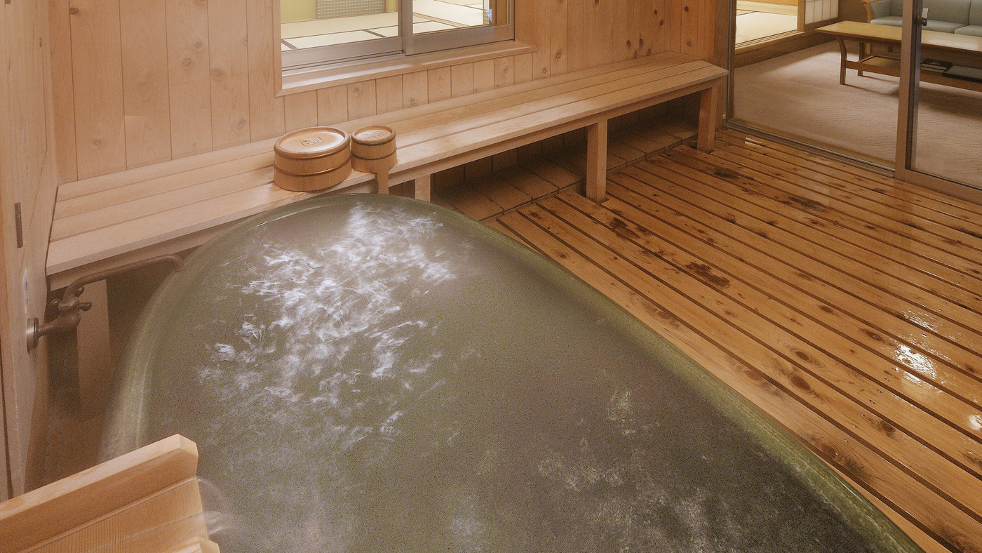 飛騨川ぞいに建つ全264室の大型旅館4266571