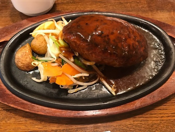 おすすめは名物のハンバーグ1310602