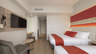 トリプルルーム (1Double＋1Single Bed)