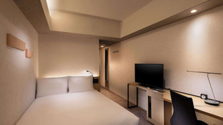 ルーム クイーンベッド 1 台 (Guest Room)