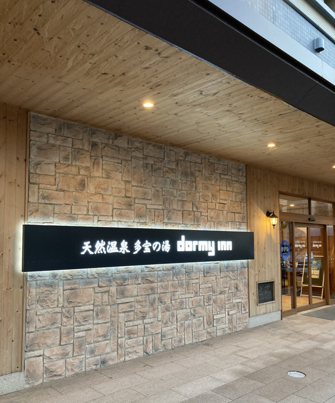 エントランス両側から駐車場に入れます