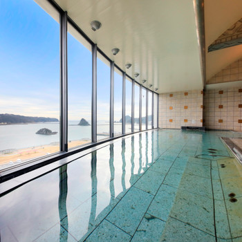 水平線と一体になれる大浴場3496363