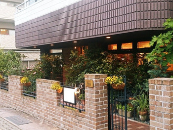 「ル レストラン ハラ」外観 576173 植栽がいい感じですね