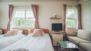 エコノミー トリプルルーム シングルベッド 3 台 パーシャルシービュー