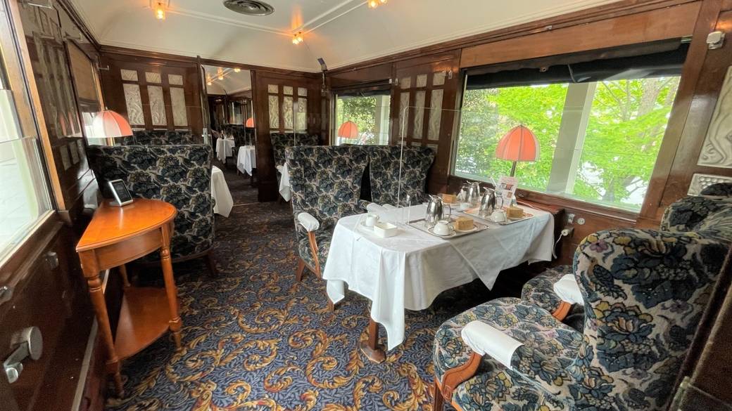 カフェ「ル・トラン」 / 1