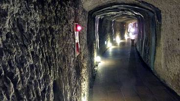 洞窟風呂への通路 / 14