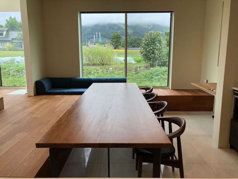 客室内のダイニングエリア