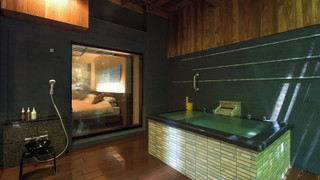 温泉露天風呂＆ウッドデッキ付 44平米 (山のテラス･ベッド) 禁煙