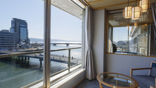 [湖側] 23年3月リニューアル - 5階·展望風呂付きツインルーム 禁煙