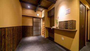 内部エントランス / 2