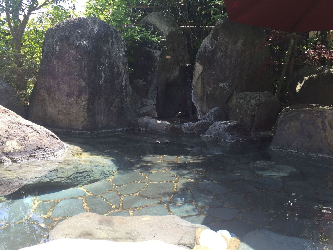 「鹿野温泉 国民宿舎 山紫苑」 その他 87663498 露天風呂です 燦々と陽が射して大変気持ちの良い景色になりました