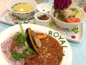 「アーマテラス カフェ」料理 597849 2013年12月6日　シェフのまかない　彩り野菜のトマトカレー