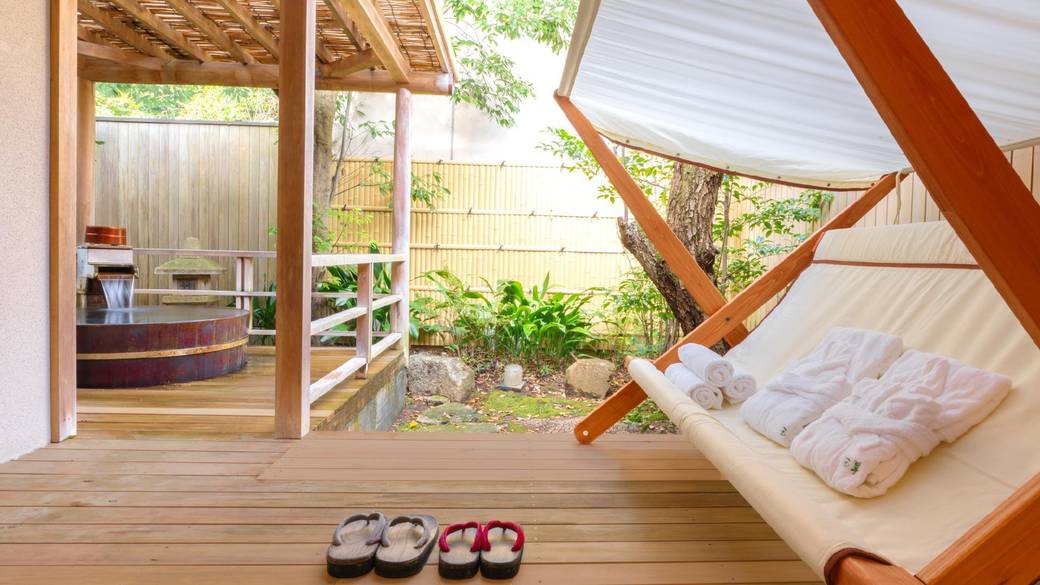 静かな時間が流れる
温泉付き客室 / 3