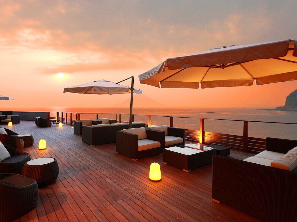 リゾート感のあるラウンジテラスでロマンチックな夕暮れ時を！4272163