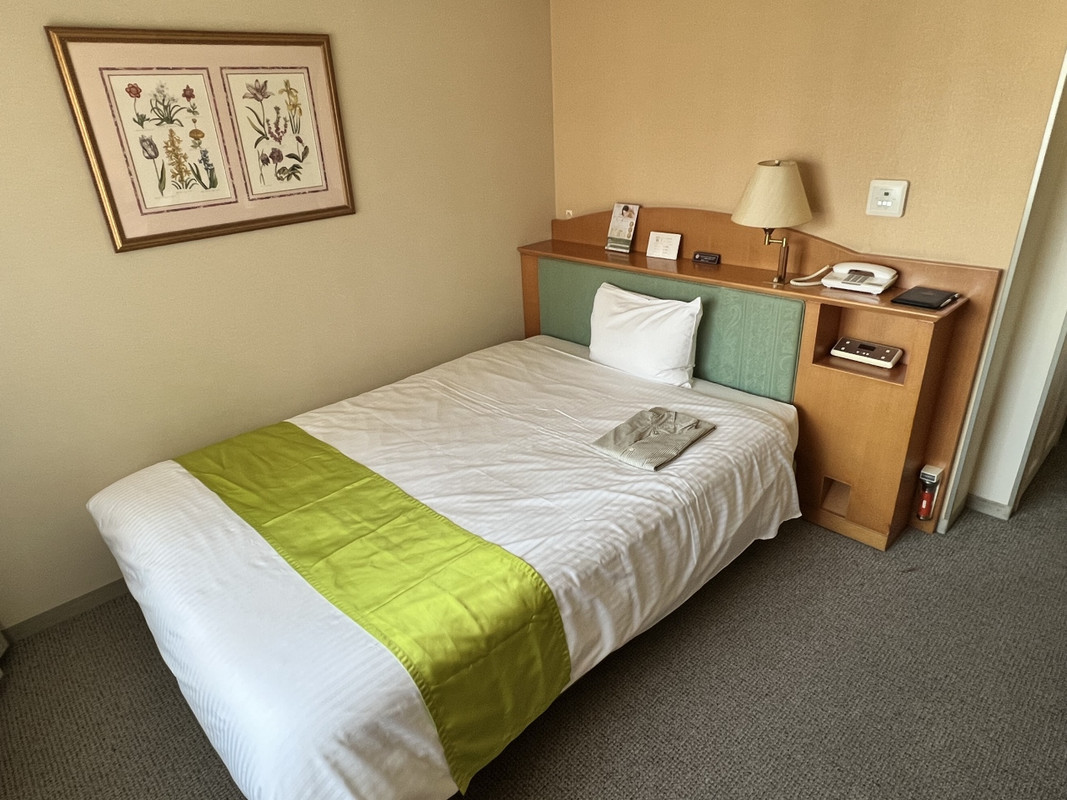 枕元にコンセントはなし