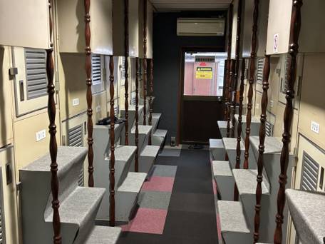 カプセルホテル ブロックルーム / 2