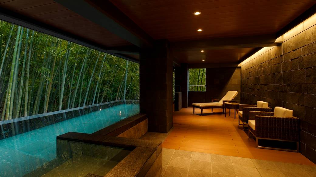 温水露天ウォーキングプール / 1