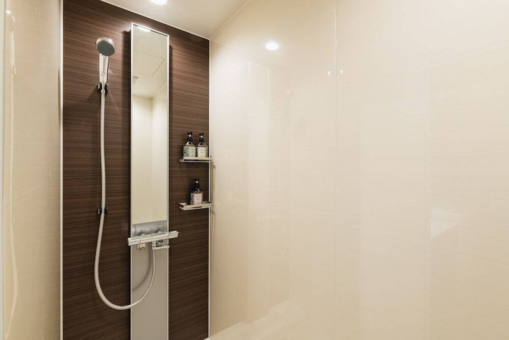 バスルームのシャワー