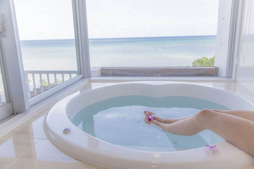 花束やメッセージ付きのデザートで、記念日を素敵に演出3348936