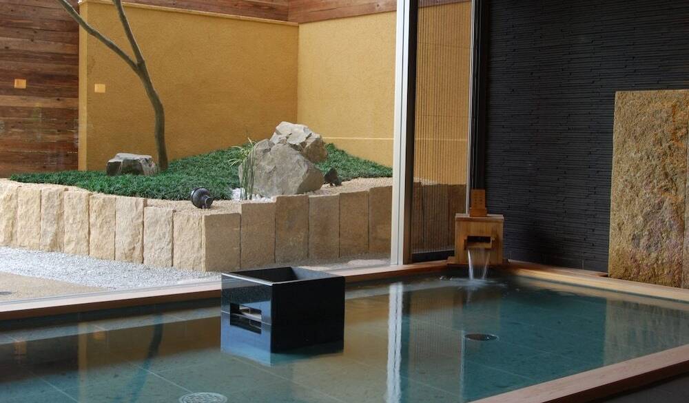 「こもれびの湯」の内風呂 / 2