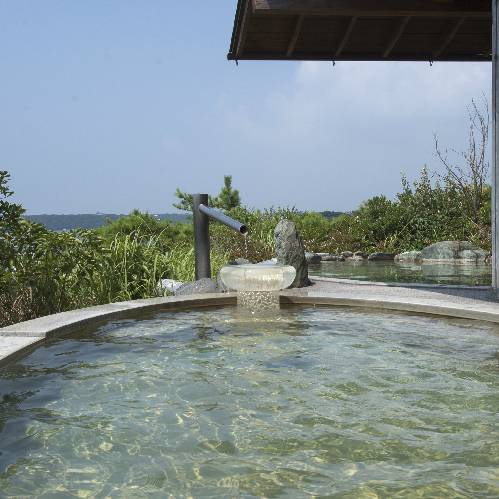 寝湯の枕や敷居などにも真珠が / 3